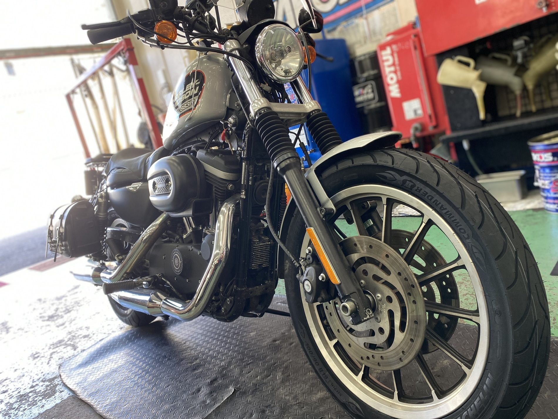 Harley Davidson スポーツスター XL883R ミシュラン コマンダー2