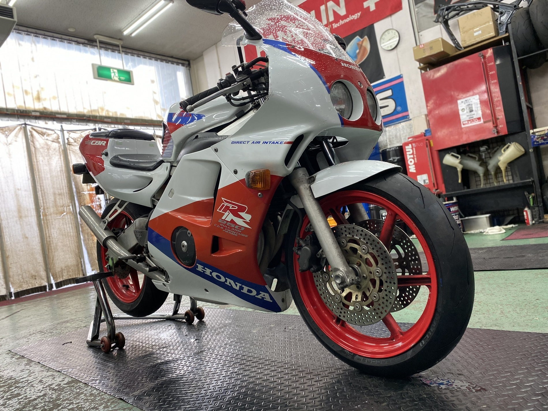 Honda Cbr2500rr Mc21 ピレリ ディアブロ スーパーコルサv3 タイヤ交換 バイク用品店ナップス 横浜店ブログ